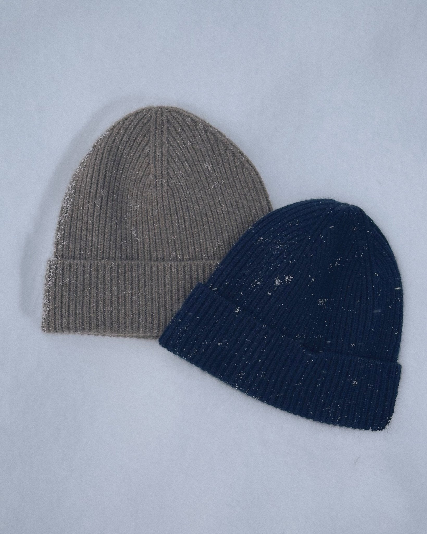 AMI Mütze aus Kaschmir - dunkelblau - LOVEM - mütze