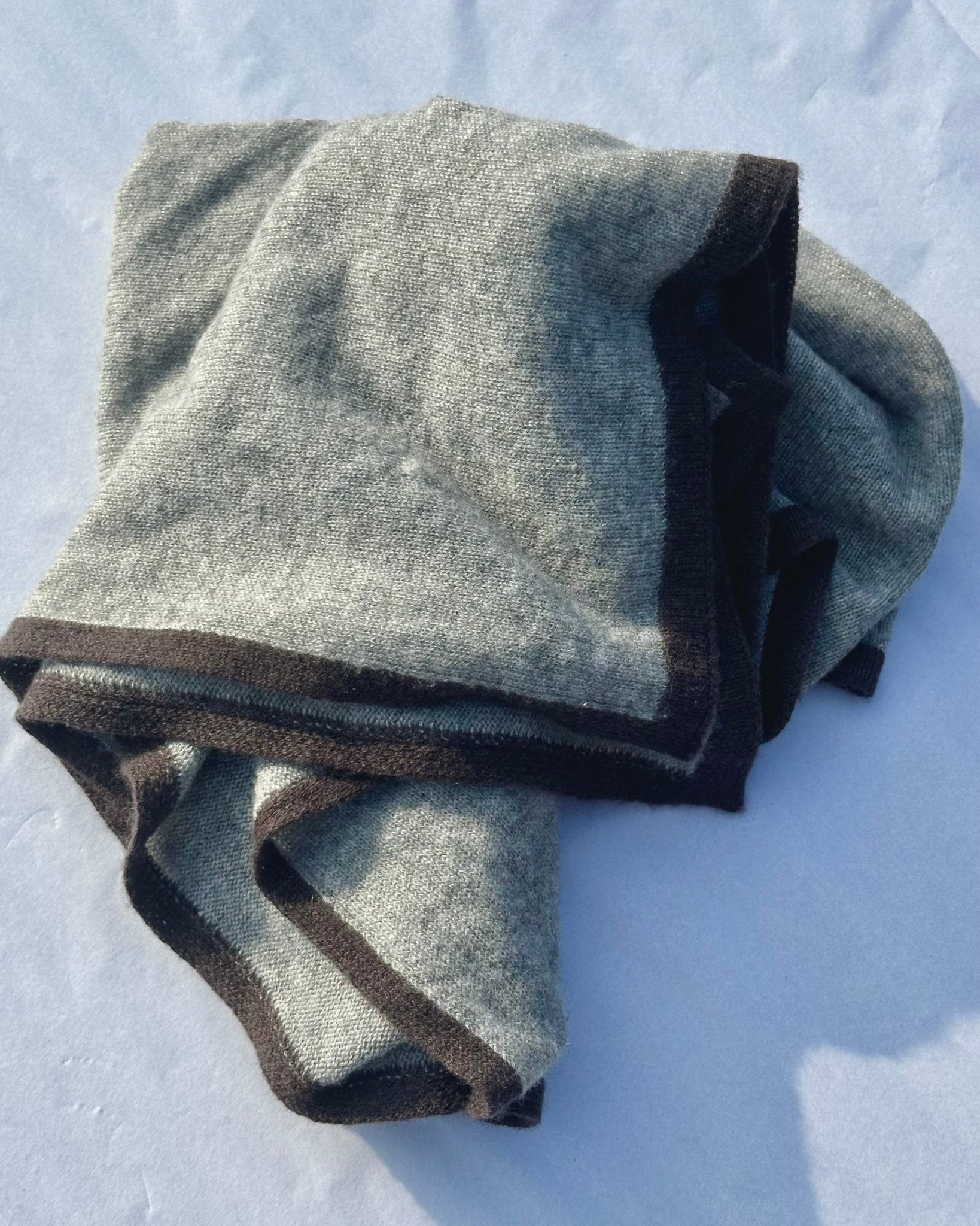 LOLA Stola aus Kaschmir - grau / taupe - LOVEM - mütze