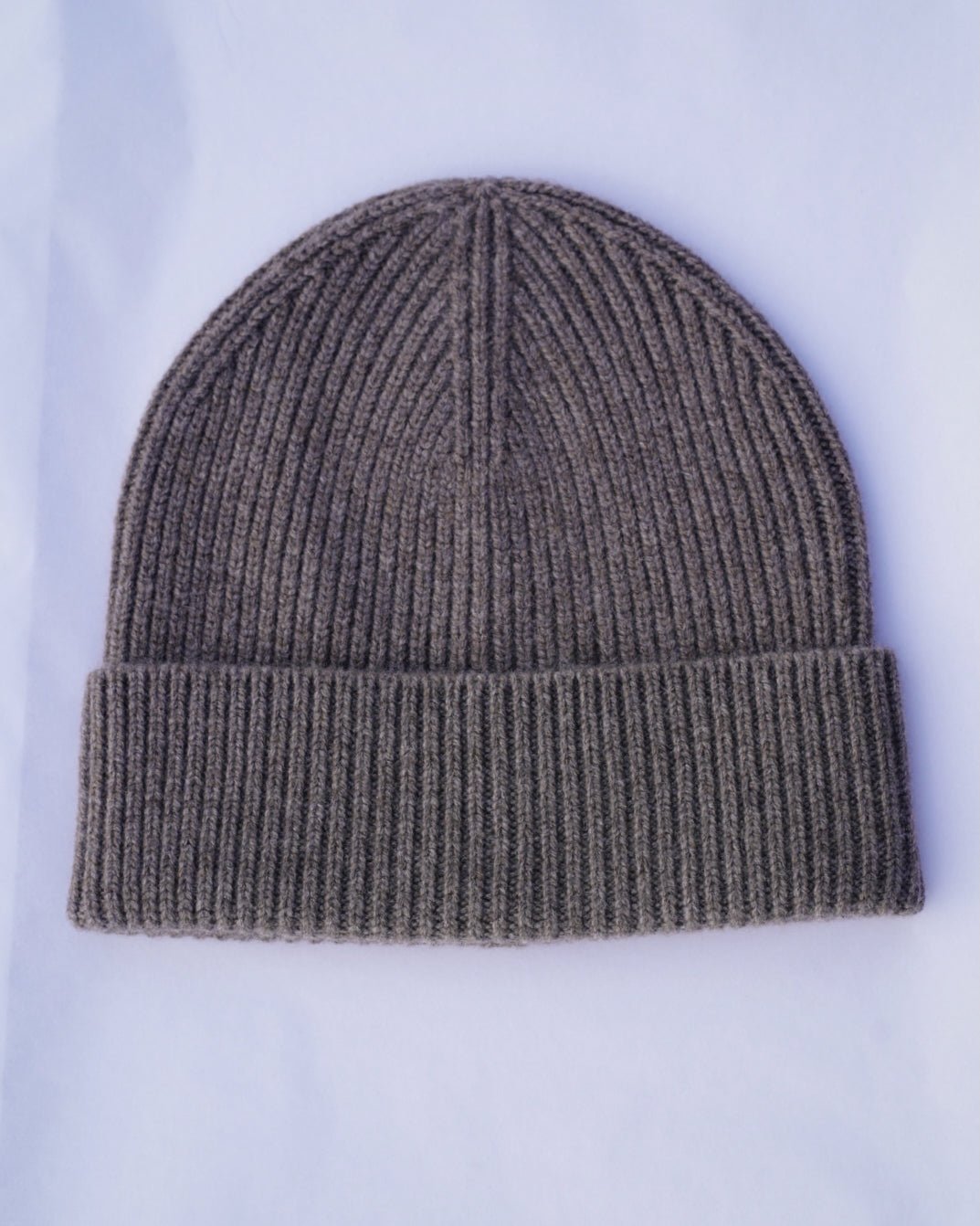 AMI Mütze aus Kaschmir - taupe - LOVEM - mütze