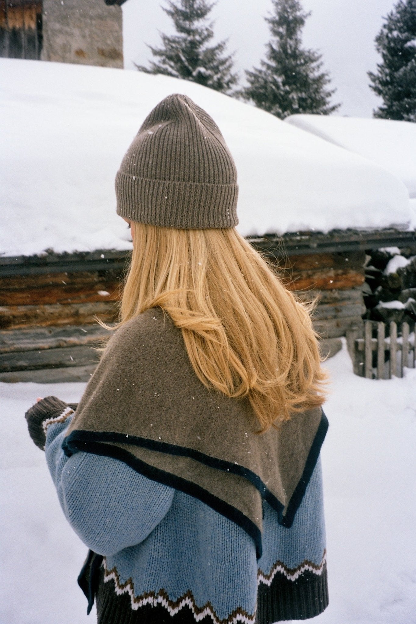 AMI Mütze aus Kaschmir - taupe - LOVEM - mütze